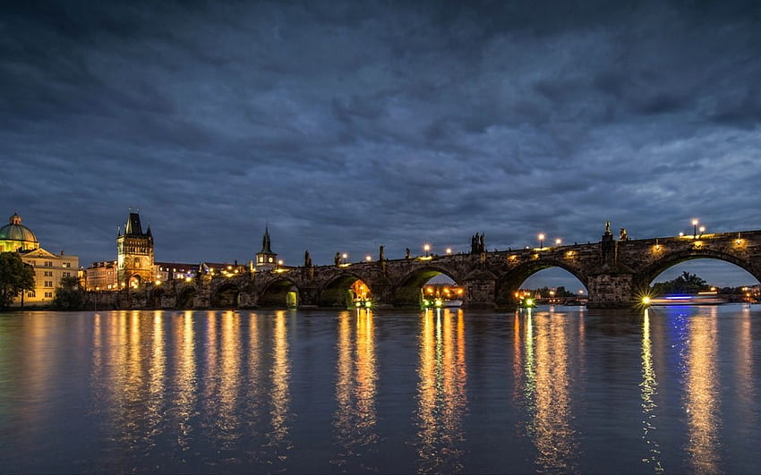 Charles Bridge In Prague - HD wallpaper