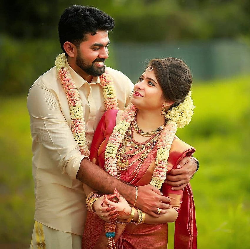 Indian Wedding Couple Posing Stock Photo - Download Image Now - Wedding,  India, Bride - iStock