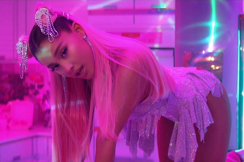 Ariana Grande veröffentlicht neues Musikvideo zu „7 Rings“ (UHR) HD-Hintergrundbild
