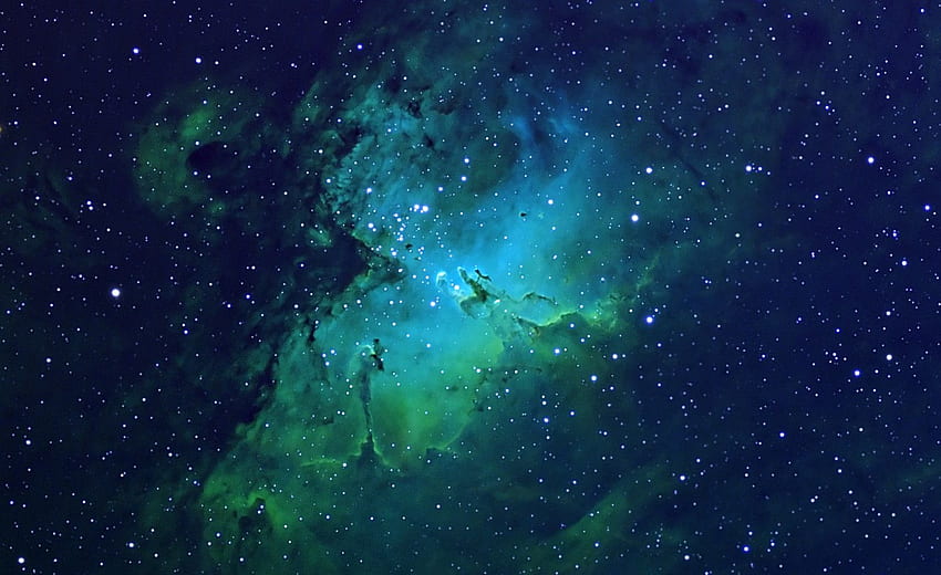 星雲と背景、緑の銀河 高画質の壁紙