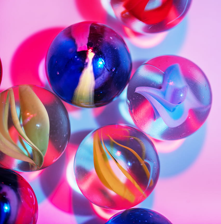 Variedad de bolas Superficie transparente de vidrio Colorido - Stock, Mármol colorido fondo de pantalla del teléfono
