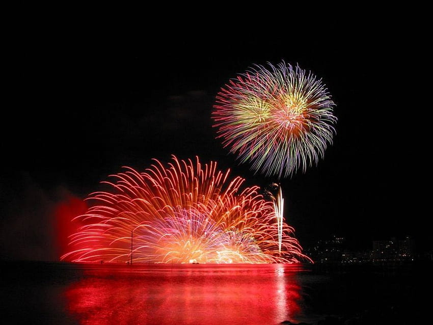 แสงไฟในท้องฟ้ายามค่ำคืน กลางคืน ดอกไม้ไฟ ท่าเรือ เฉลิมฉลอง ท้องฟ้า ปีใหม่ วอลล์เปเปอร์ HD