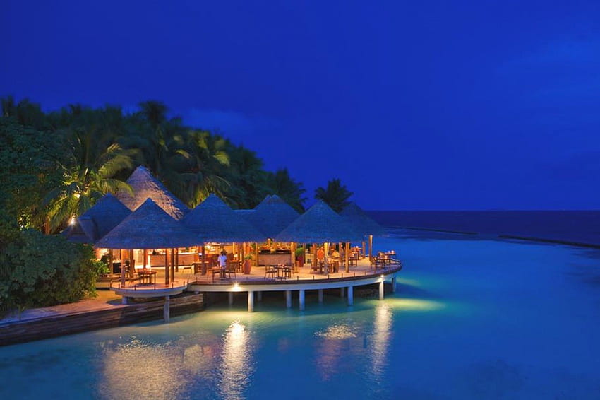 Piękne miejsce - Rezydencja Malediwy, niebieski, morze, rezydencja, Piękny, niebo, natura, Malediwy Tapeta HD