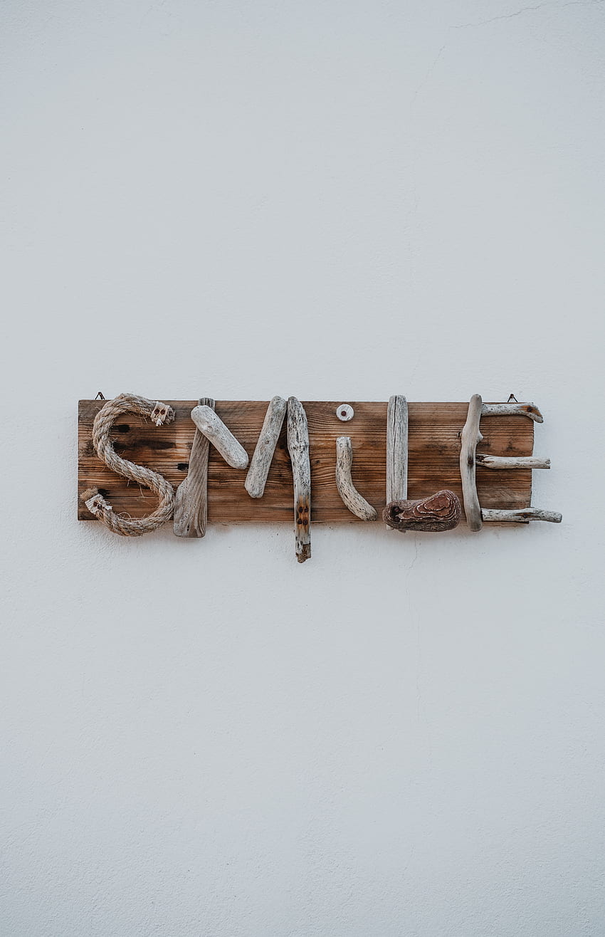 palavras, madeira, madeira, sorriso, inscrição, criativo Papel de parede de celular HD
