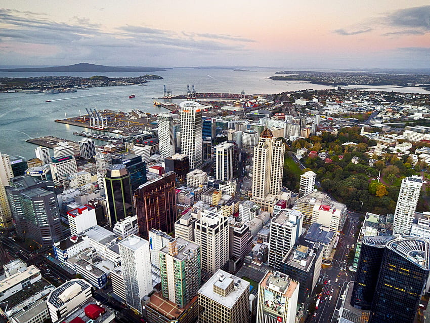 Auckland Sky Tower, Sky Tower In Auckland Auckland, New Zealand's Tallest Building In The Southern Hemisphere Of 1,076 Feet 328m , Auckland HD wallpaper