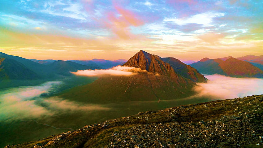 Salah satu gunung terindah di Skotlandia, Buachaille Etive Mor, langit, matahari terbenam, dataran tinggi, warna, awan, pemandangan Wallpaper HD