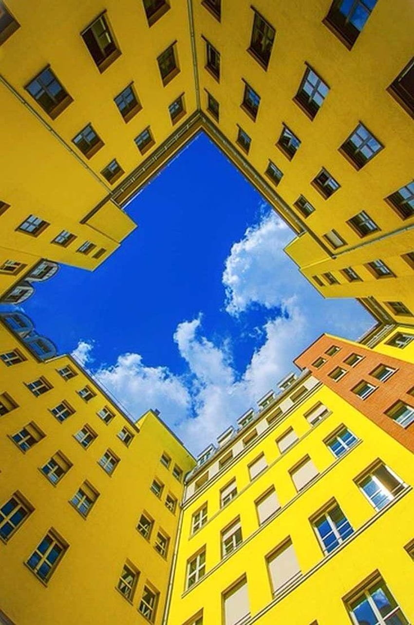Yellow building. Blue sky. HD phone wallpaper