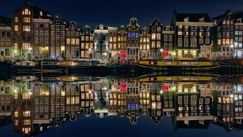 Ámsterdam, Países Bajos, ciudad de noche, casas, barcos, río, luces, Ámsterdam 2560X1440 fondo de pantalla