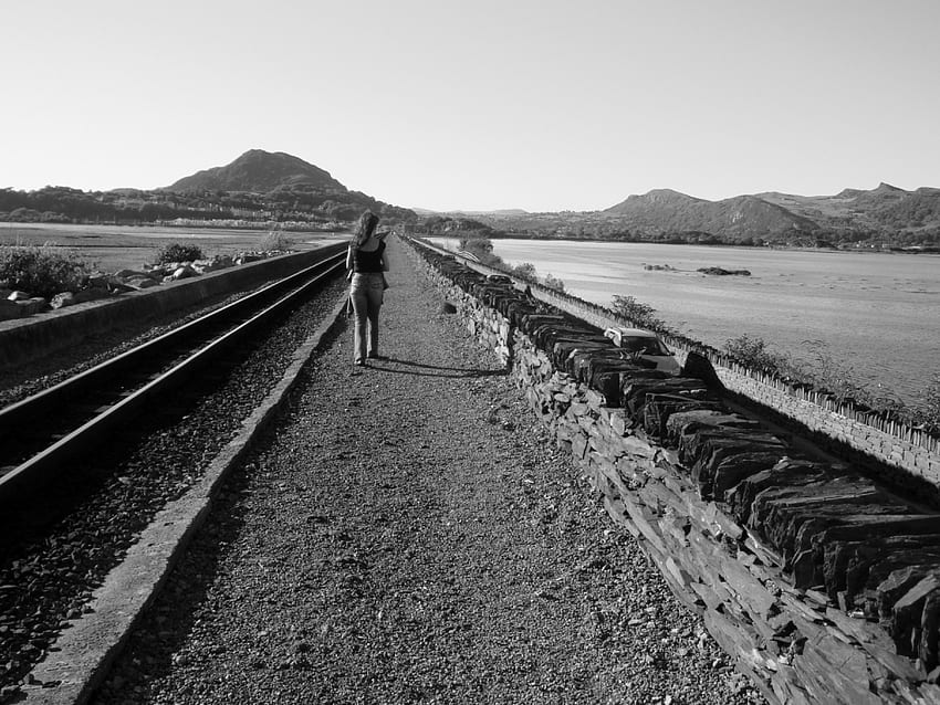 garota da ferrovia, mar, garota, estrada de ferro, fêmea, montanha papel de parede HD