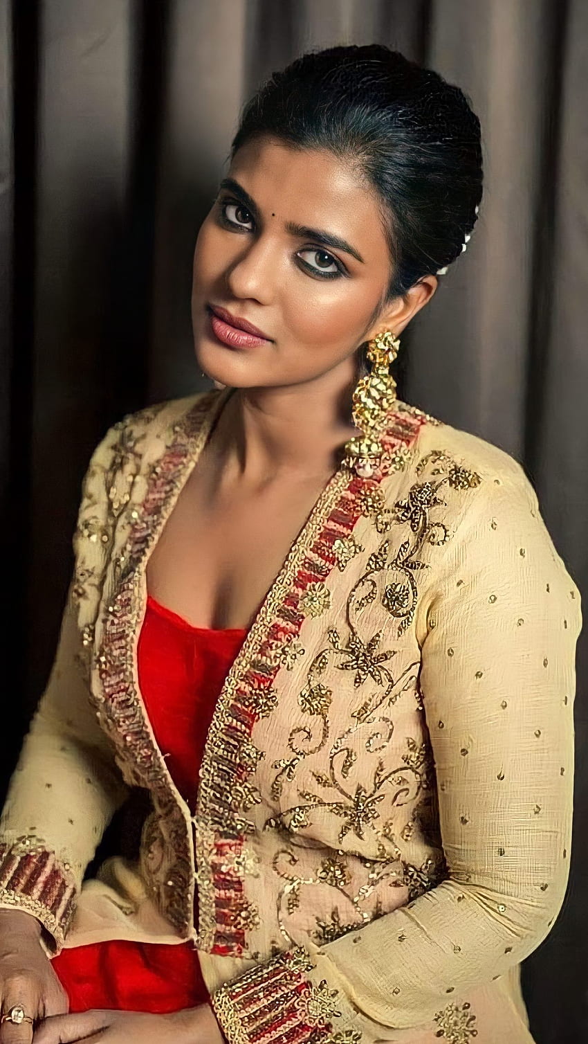 Aishwarya rajesh, tamil actress HD phone wallpaper
