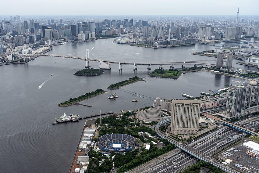 Tokyo's outdoor swimming venue stinks days ahead of Olympics, says report. The Independent, Tokyo Bay HD wallpaper