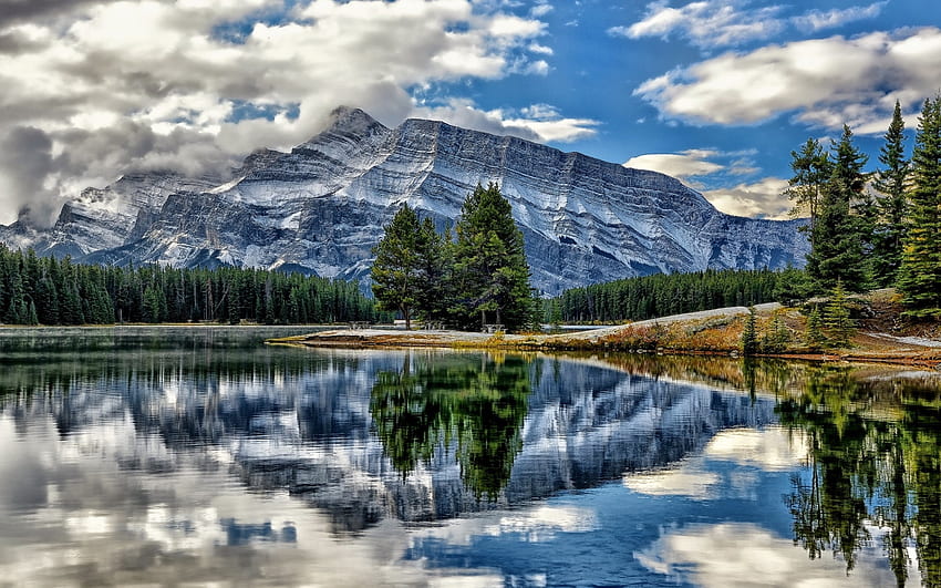 Vermillion Lakes, Banff National Park, Alberta, дървета, облаци, небе, планини, вода, Канада, отражения HD тапет