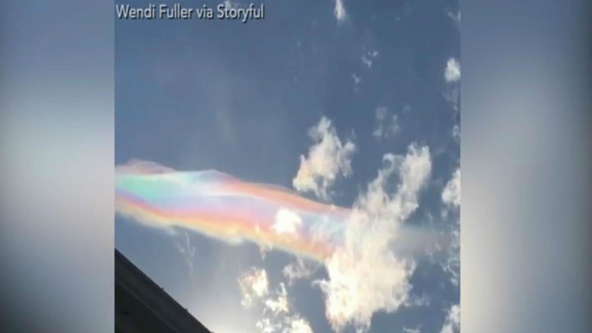 VİDEO: Utah kasabası üzerinde gökyüzünde nadir görülen gökkuşağı ışınları oluşuyor - ABC7 New York, Bulut Yanardönerliği HD duvar kağıdı