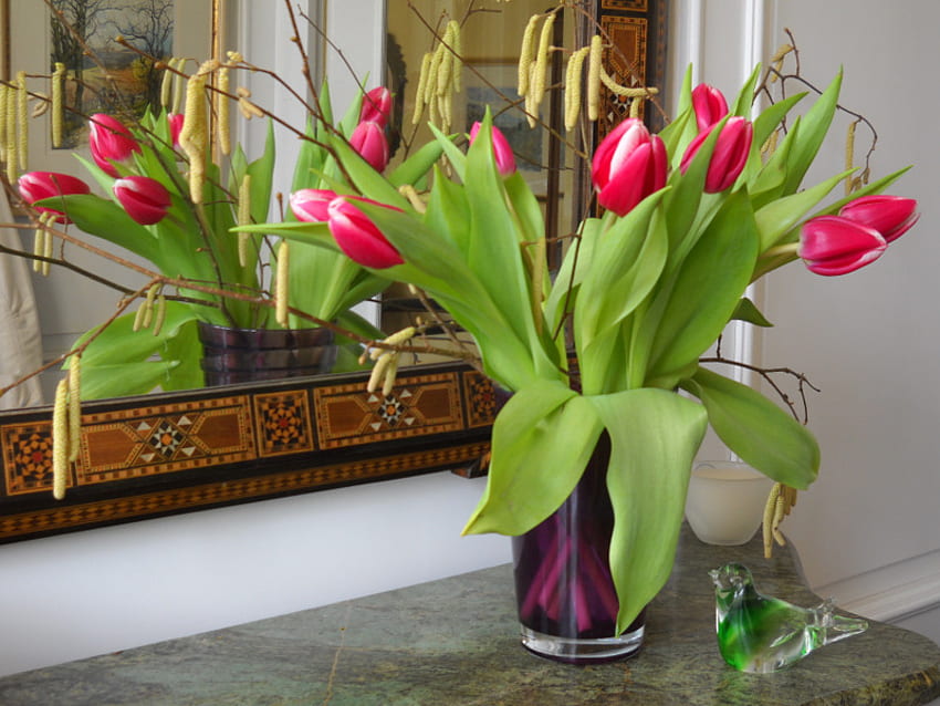 Tulipani per mamma, natura morta, ingresso, rosso, vaso, tulipani, casa Sfondo HD