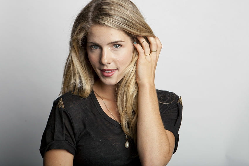 Emily Bett Rickards Felicity Wallpaper Wallpapers With Hd Resolution Hot Sex Picture 0363