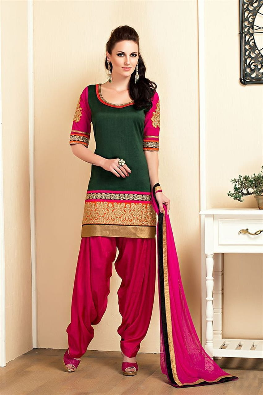 パンジャブ スーツ デザイン サルワール カミーズ パンジャブ ドレス デザイナー ネック パターン %282% (736×1104)。 Punjabi dress, Salwar kameez neck designs, Salwar kameez designs, Indian Dress HD電話の壁紙