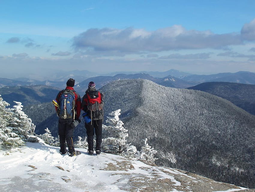 two hikers check out the winter view from Mount Osceola in New Hampshire, NH Winter HD wallpaper