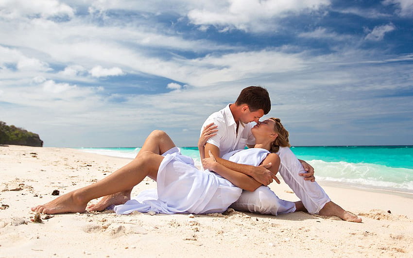 Couple Romantic Pics On Beach, Beach Love Couples HD wallpaper