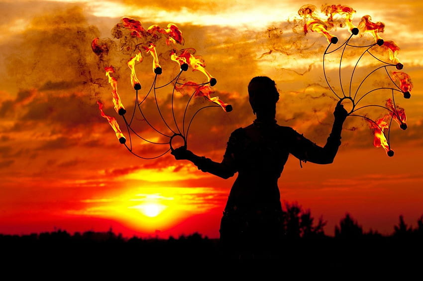 silueta, cielo, fuego, mujer, puesta de sol fondo de pantalla