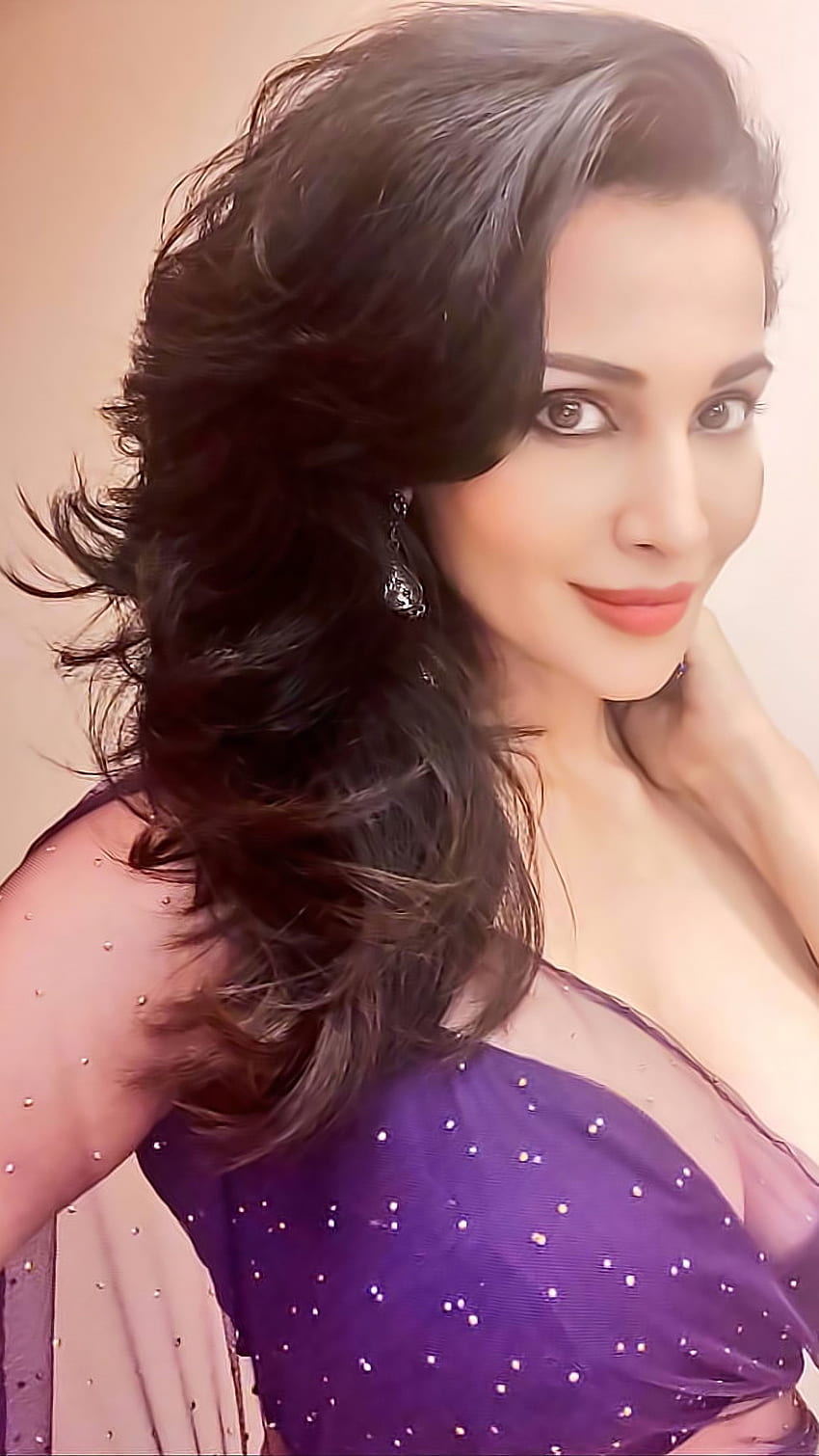 Flora Saini, model, beauty, cleavage HD phone wallpaper