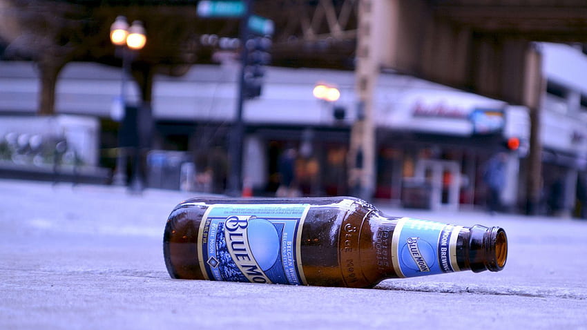 Marketing Blue Moon as a Craft Beer Is Perfectly Legal, Says Court HD wallpaper