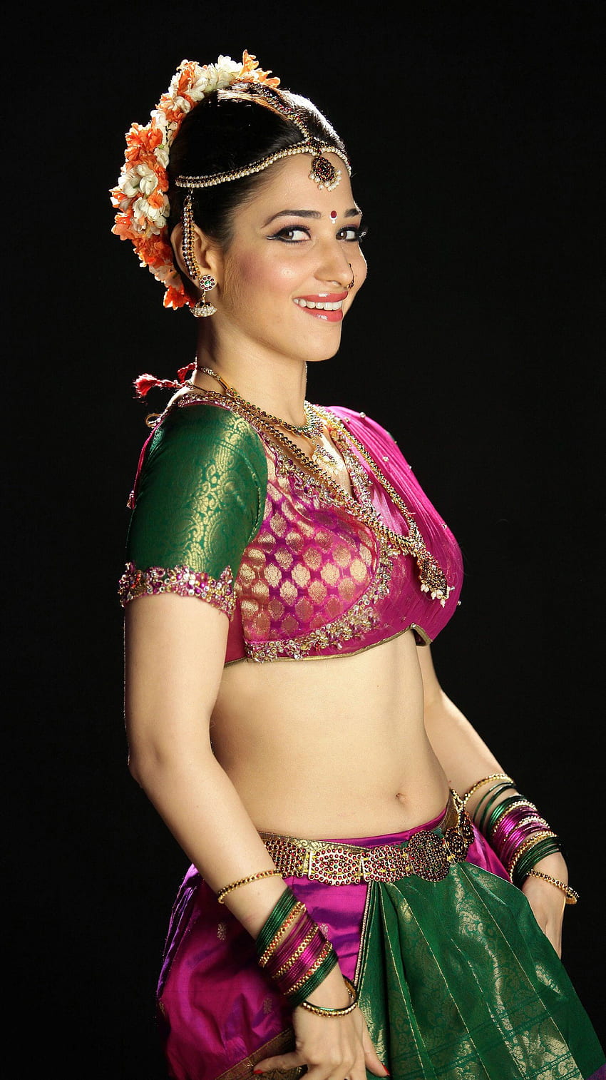 Тамана Бхатия, актриса на телугу, шоу на пъпа HD тапет за телефон
