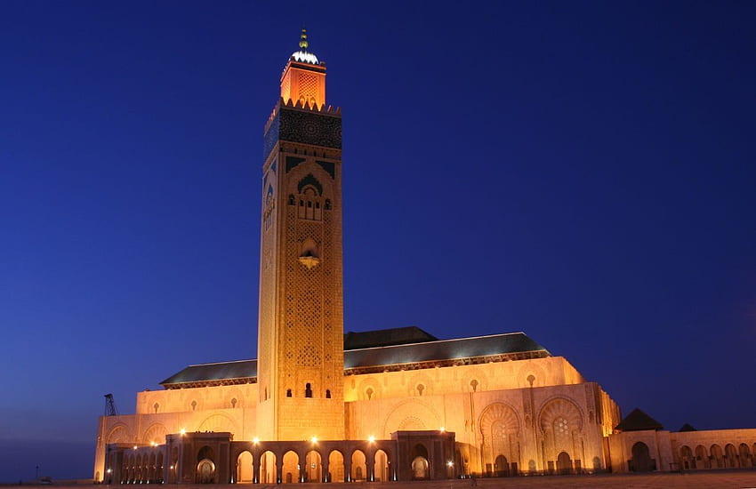 Mezquita de Hassan II en Casablanca - Marruecos (noche) fondo de pantalla
