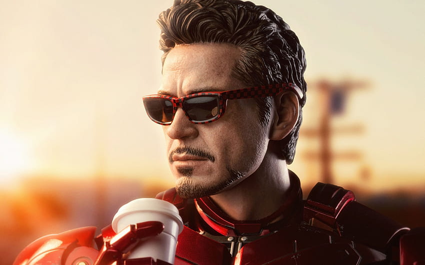 Iron Man buvant du café Macbook Pro Retina, lunettes de soleil Iron Man Fond d'écran HD