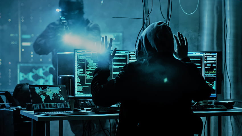 Hacker anônimo capturado pela polícia Laptop artístico completo, alta tecnologia e fundo de esconderijo papel de parede HD