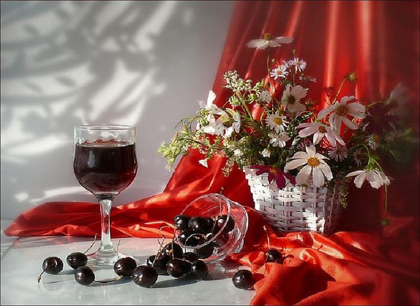 За влюбени, чаша за вино, череши, завеса, маргаритки, коприна, кошница, чаша, цветя, купа, вино HD тапет
