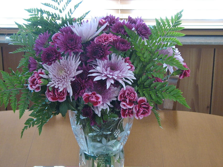 цветна аранжировка с ваза, лилаво, розово, красиво, зелено, стъкло, природа, живот HD тапет