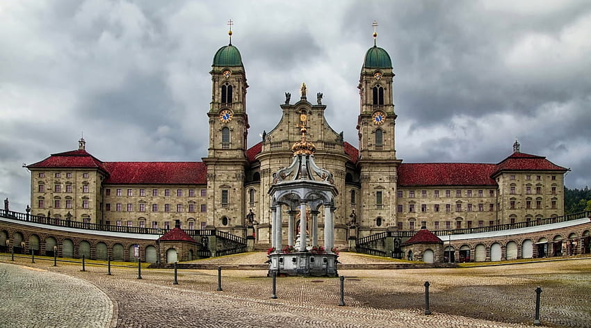 スイスの壮大なアインジーデルン修道院r、石畳、修道院、r、塔、時計 高画質の壁紙
