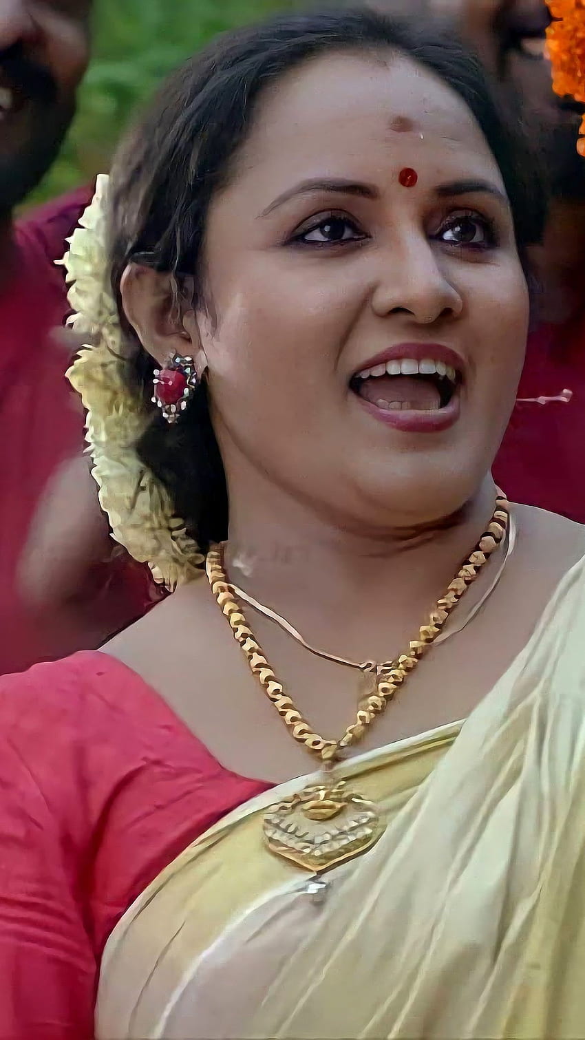 Nisha Sarang, malayalam actress HD phone wallpaper