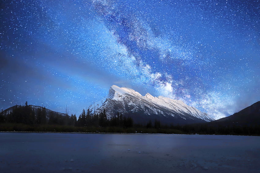 バンフ国立の星空。 公園、アルバータ州、自然、星、カナダ、湖、山 高画質の壁紙