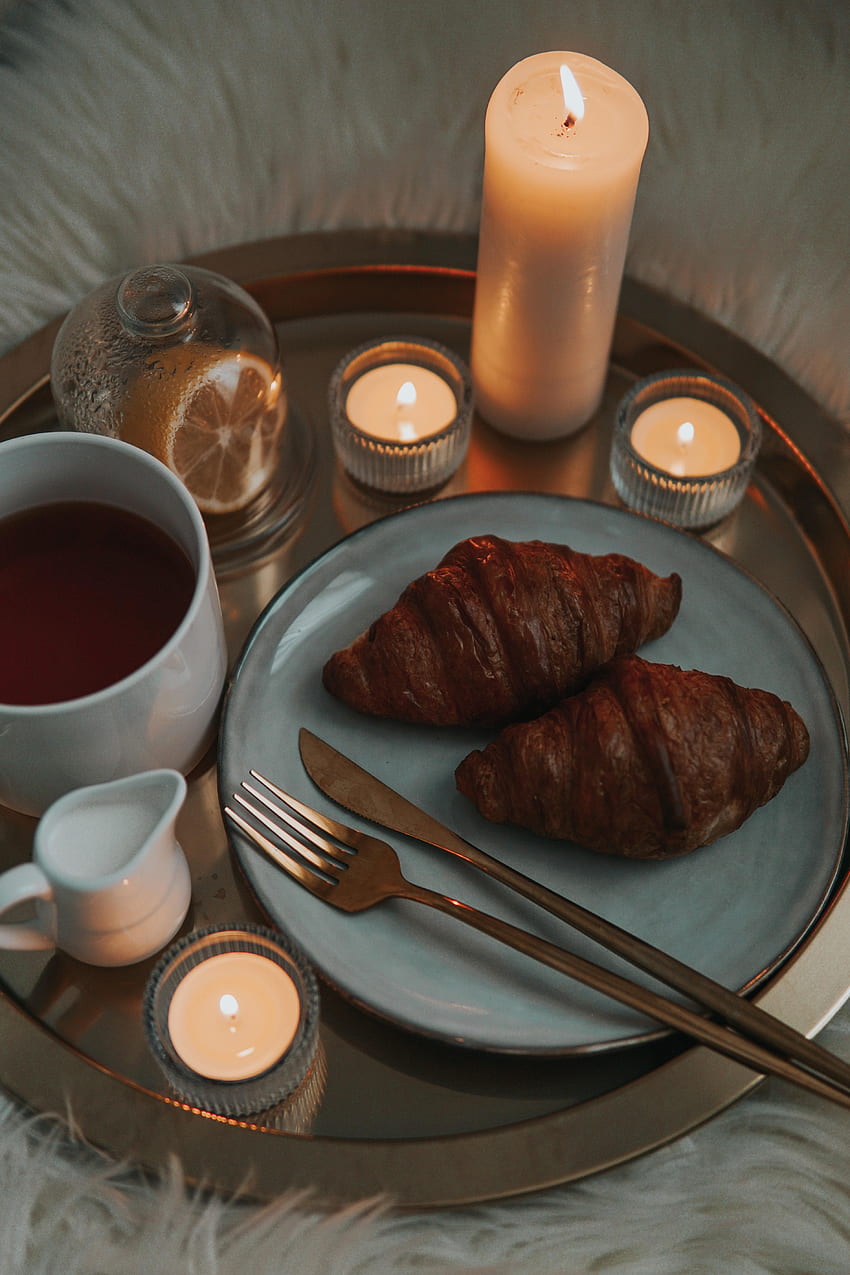 comida, croissants, velas, chá, café da manhã, prato Papel de parede de celular HD