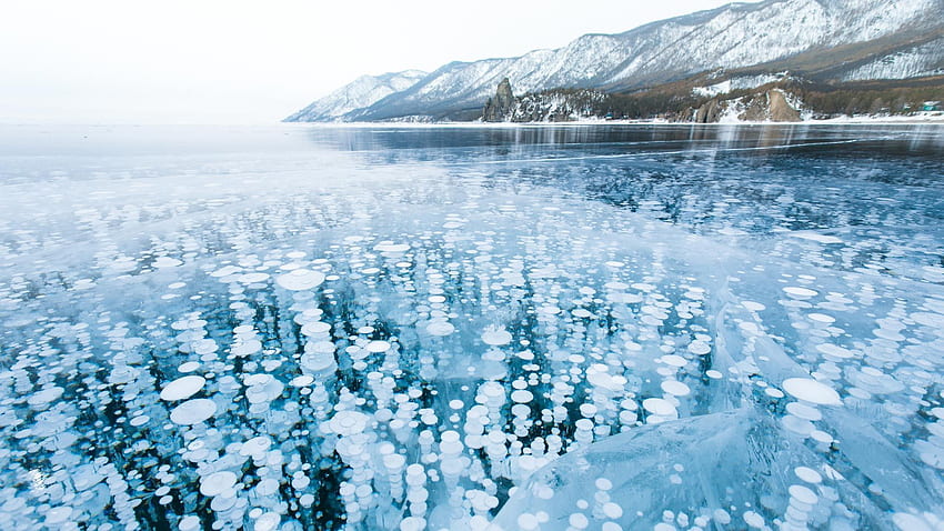 Turquoise Ice of Lake Baikal, Frozen Bubbles HD wallpaper