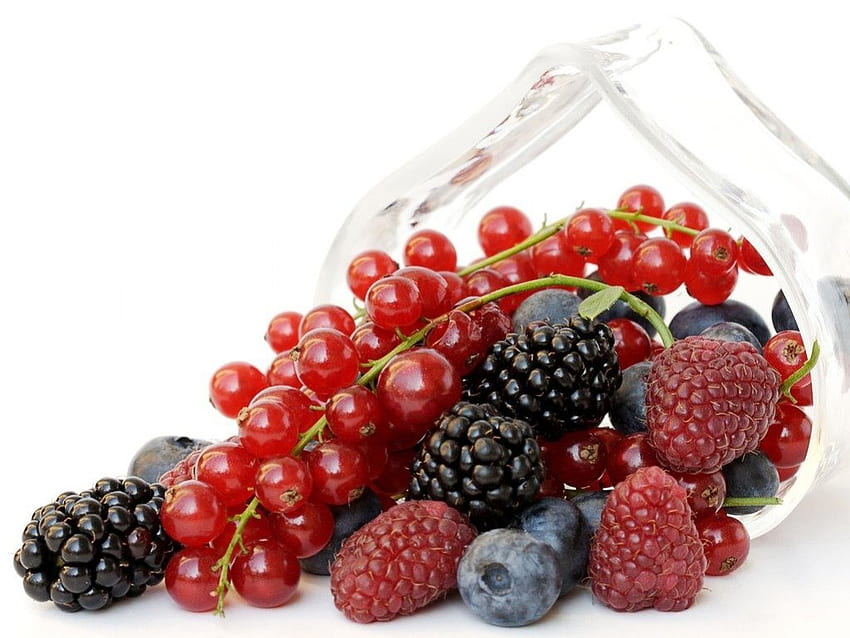 LITTLE FRUIT SPILL, refreshment, hearts, berries, glass, fruit, food HD wallpaper