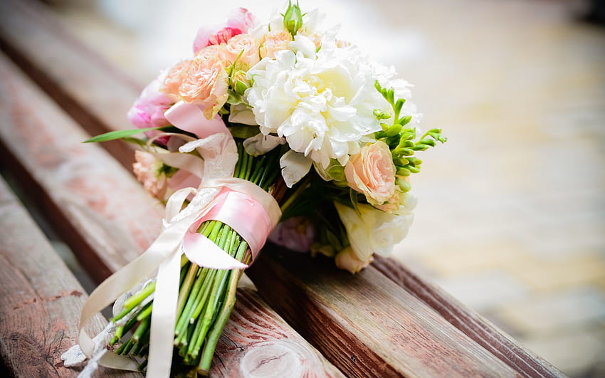 Brautstrauß aus weißen Blumen - Besonderer Tag für Frauen, Weiße Hochzeitsblumen HD-Hintergrundbild