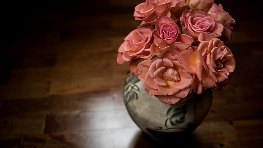 Piękne kwiaty, wiadro, kwiaty, róże, podłoga Tapeta HD