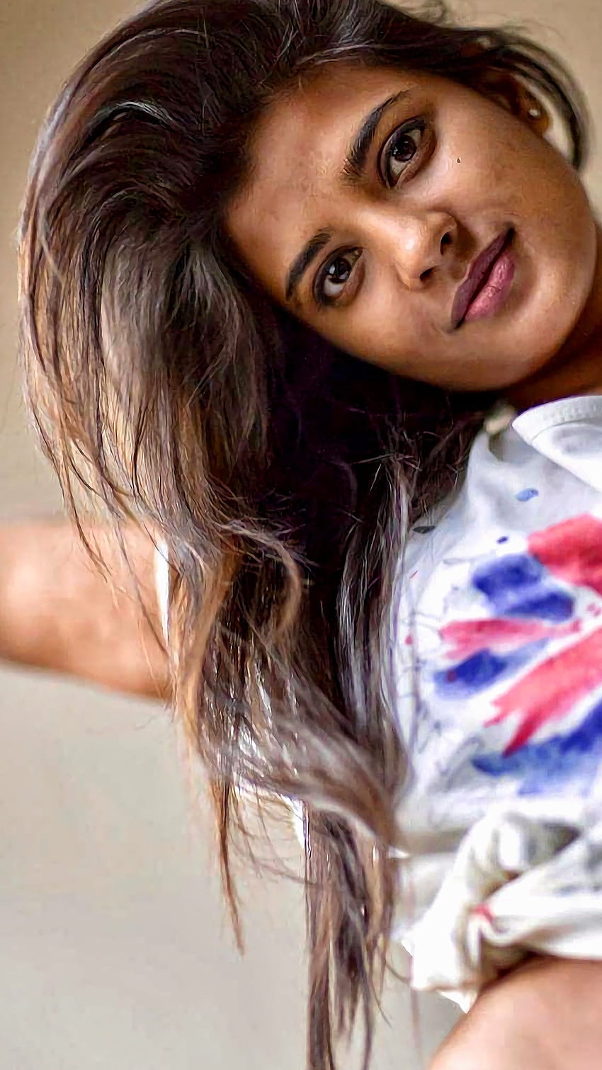 Айшвария Раджеш, тамилска актриса HD тапет за телефон