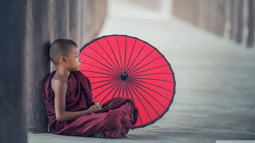 Млад будистки монах медитира ❤ U за Ultra. Музика за медитация, медитация на благодарност, сценарии за медитация HD тапет