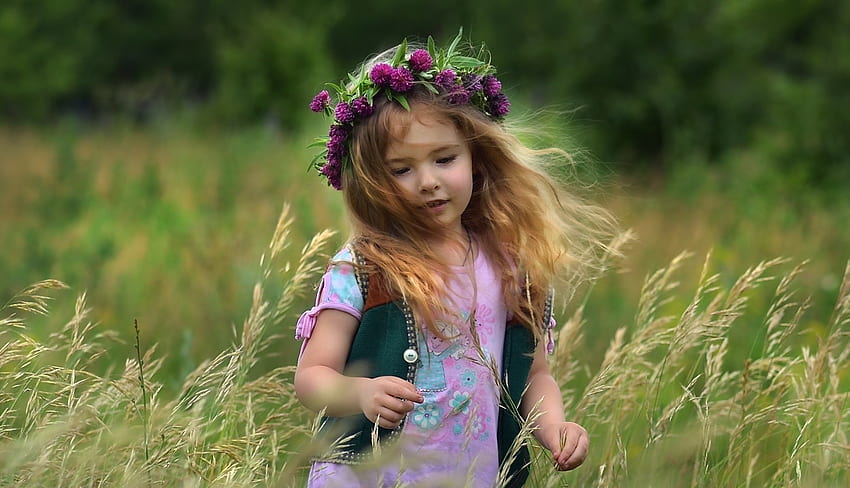 Gadis kecil, gadis, copil, musim panas, angin, pink, bunga, hijau, anak, karangan bunga Wallpaper HD
