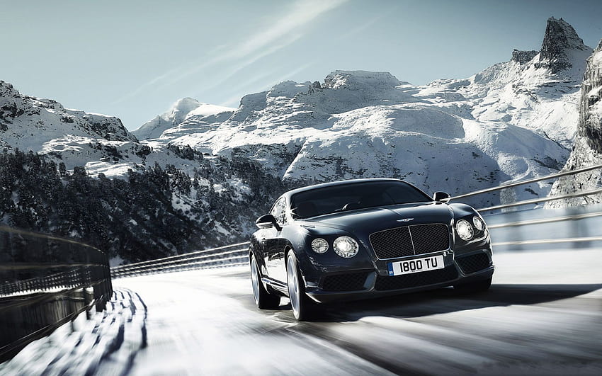 Mobil Bentley Continental GT3 di jalan pegunungan musim dingin Wallpaper HD