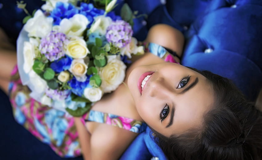 * Beauty with a bouquet *, bouquet, smile, eyes, face, flowers, girl ...