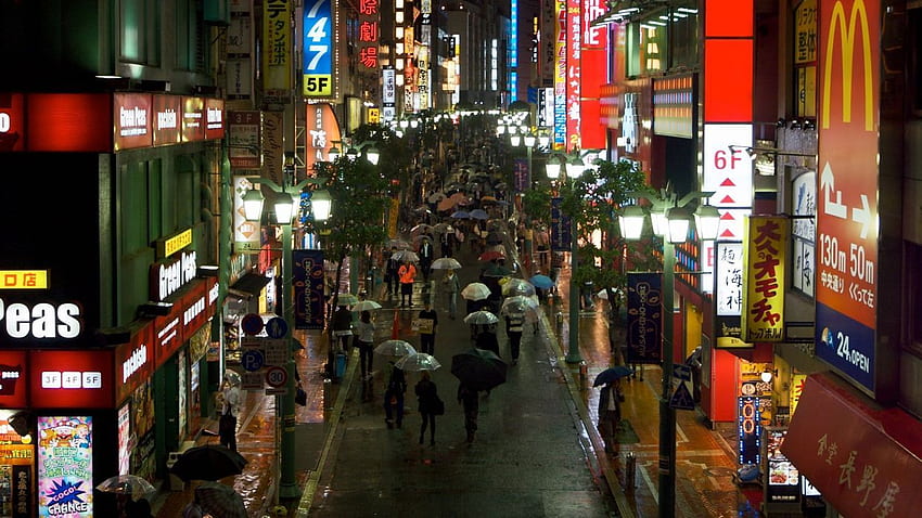 Piesi miasta parasole deszcz światła Japonia. . 992473, Deszczowa Japonia Tapeta HD