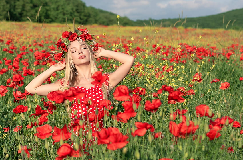 ความงาม นางแบบ แม็ค สาว ผู้หญิง ฤดูร้อน ดอกป๊อปปี้ เขียว ทุ่งนา แดง ดอกไม้ วารา เอเลนา กูเซว่า หรีด วอลล์เปเปอร์ HD