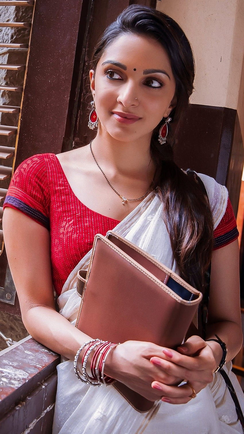Kiara Advani, Lustgeschichten, Bollywood-Schauspielerin HD-Handy-Hintergrundbild