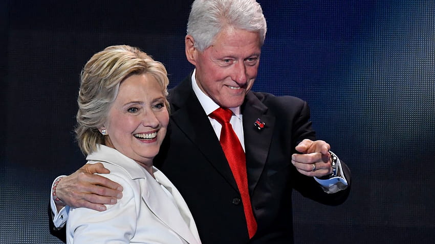 Clintons는 1,600만 달러의 부채를 탕감하고 4,500만 달러를 축적했습니다. Bill Clinton HD 월페이퍼