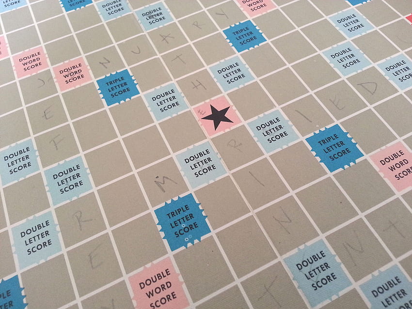 Kendin Yap: Kişiselleştirilmiş Scrabble Panosu Duvar Sanatı. Bana Katie de HD duvar kağıdı
