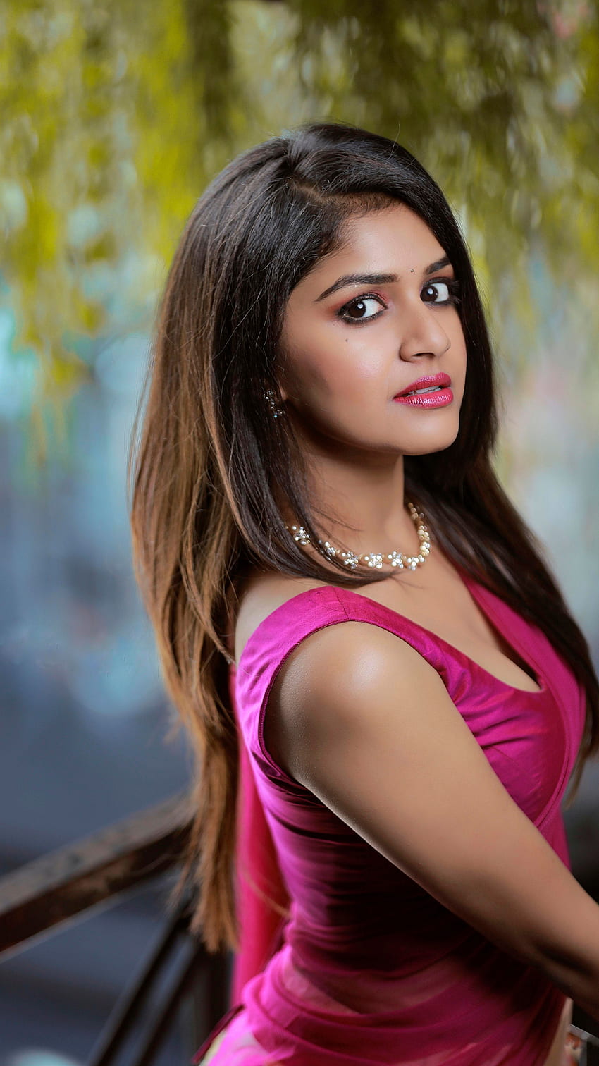 Sanjana Anand, Kannada-Schauspielerin, Saree-Liebhaberin HD-Handy-Hintergrundbild